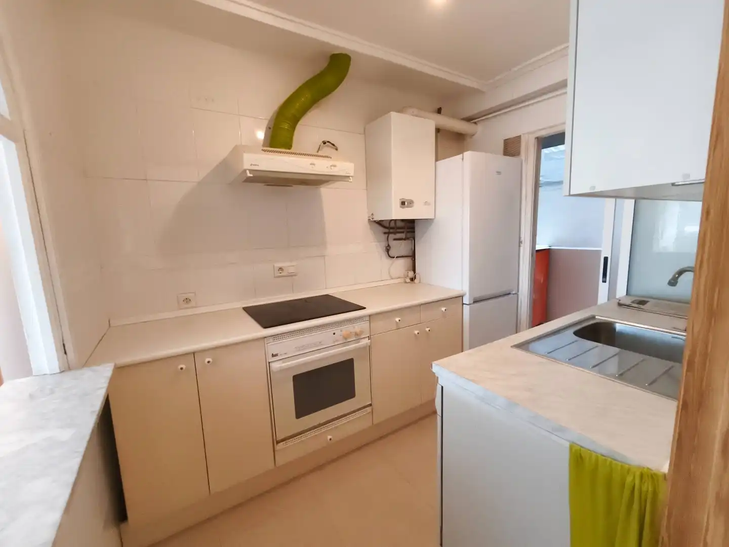 Cocina de Piso en venta en Torrevieja con Calefacción, Jardín privado y Trastero