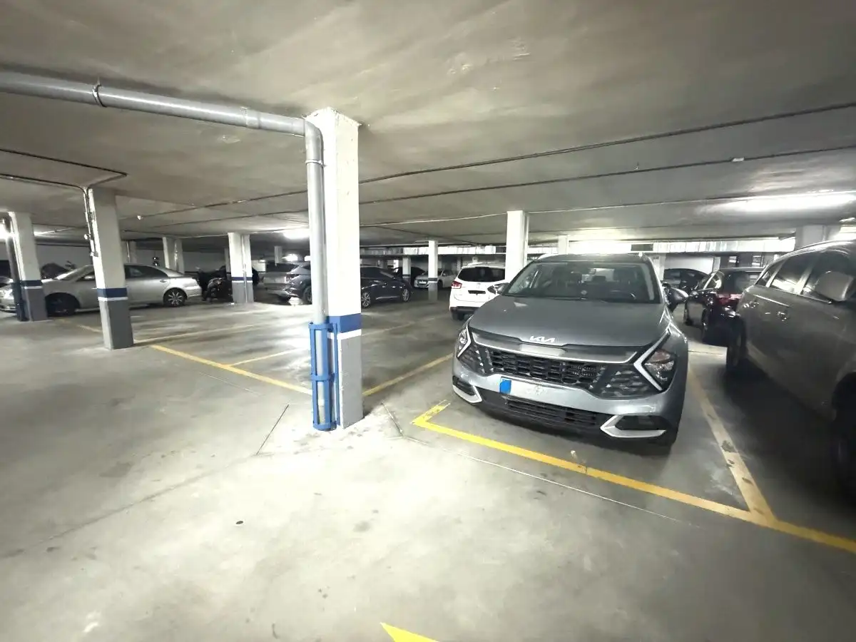 Parking of Flat for sale in Madrid  with Heating, Storage room and Community pool