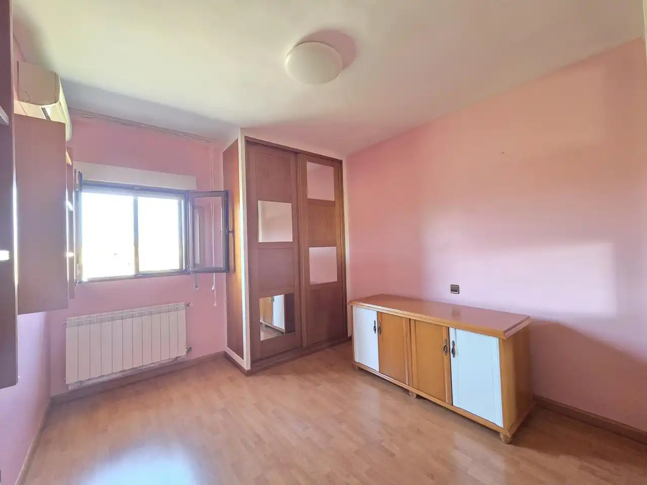 Bedroom of Flat for rent in Loeches  with Air Conditioner and Heating