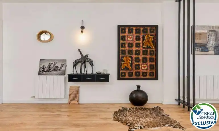Sala d'estar de Àtic en venda en Figueres amb Terrassa i Balcó