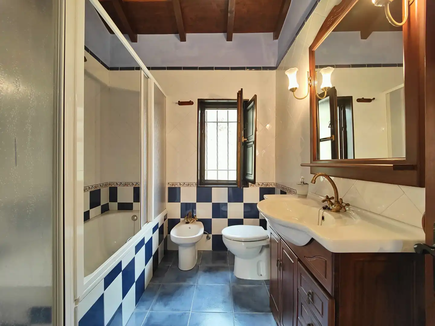 Baño de Casa o chalet en venta en Quirós con Jardín privado, Amueblado y Balcón