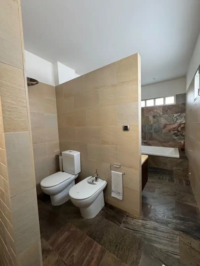 Bany de Casa o xalet en venda en Elche / Elx amb Aire condicionat, Calefacció i Jardí privat