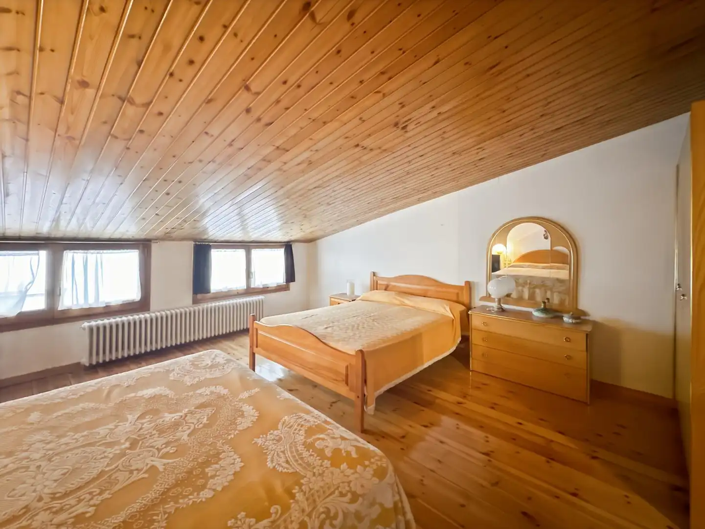 Schlafzimmer von Einfamilien-Reihenhaus zum Verkauf in Berga mit Heizung und Balkon