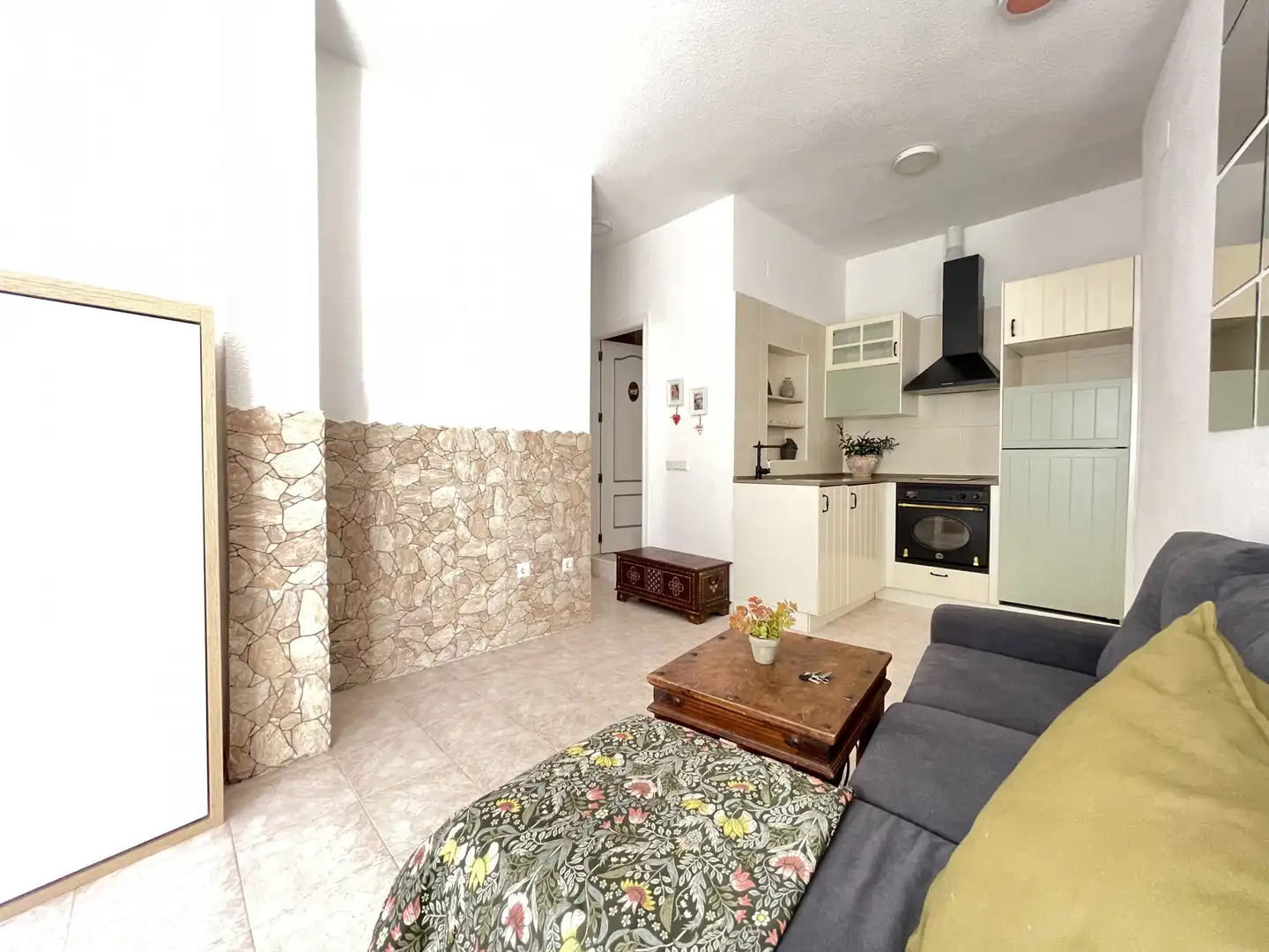 Sala d'estar de Casa adosada en venda en Estepona amb Moblat