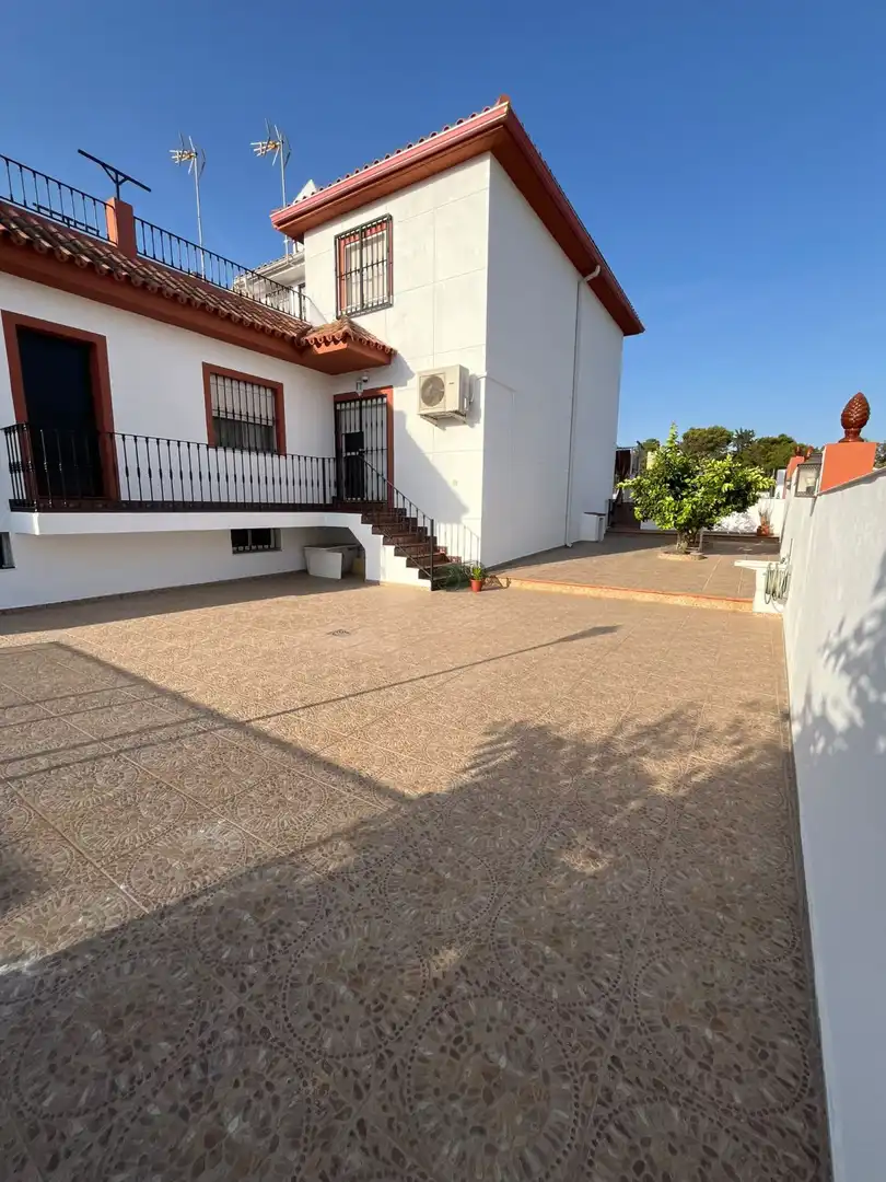 Exterior view of Houses for sale in Castilleja de la Cuesta  with Air Conditioner, Heating and Terrace