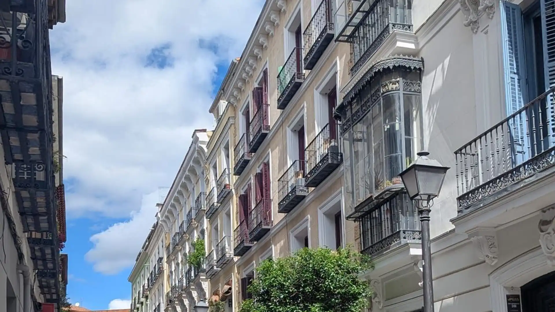 Vista exterior de Apartamento en venta en  Madrid Capital con Calefacción
