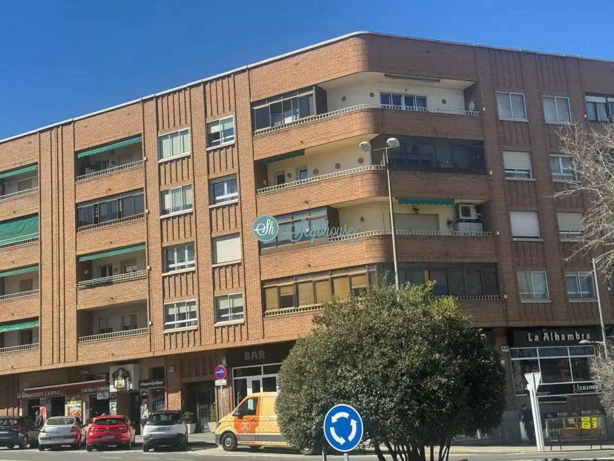 Vista exterior de Pis en venda en Segovia amb Calefacció, Parquet i Terrassa