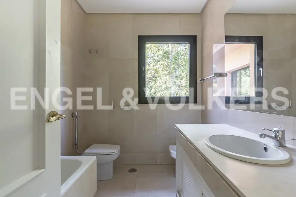 Bathroom of Houses for rent in Pozuelo de Alarcón  with Air Conditioner, Heating and Private garden