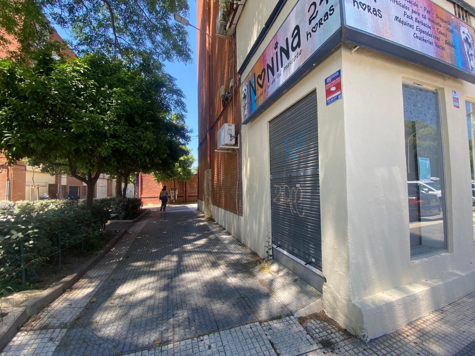 Vista exterior de Local en venda en  Huelva Capital amb Aire condicionat