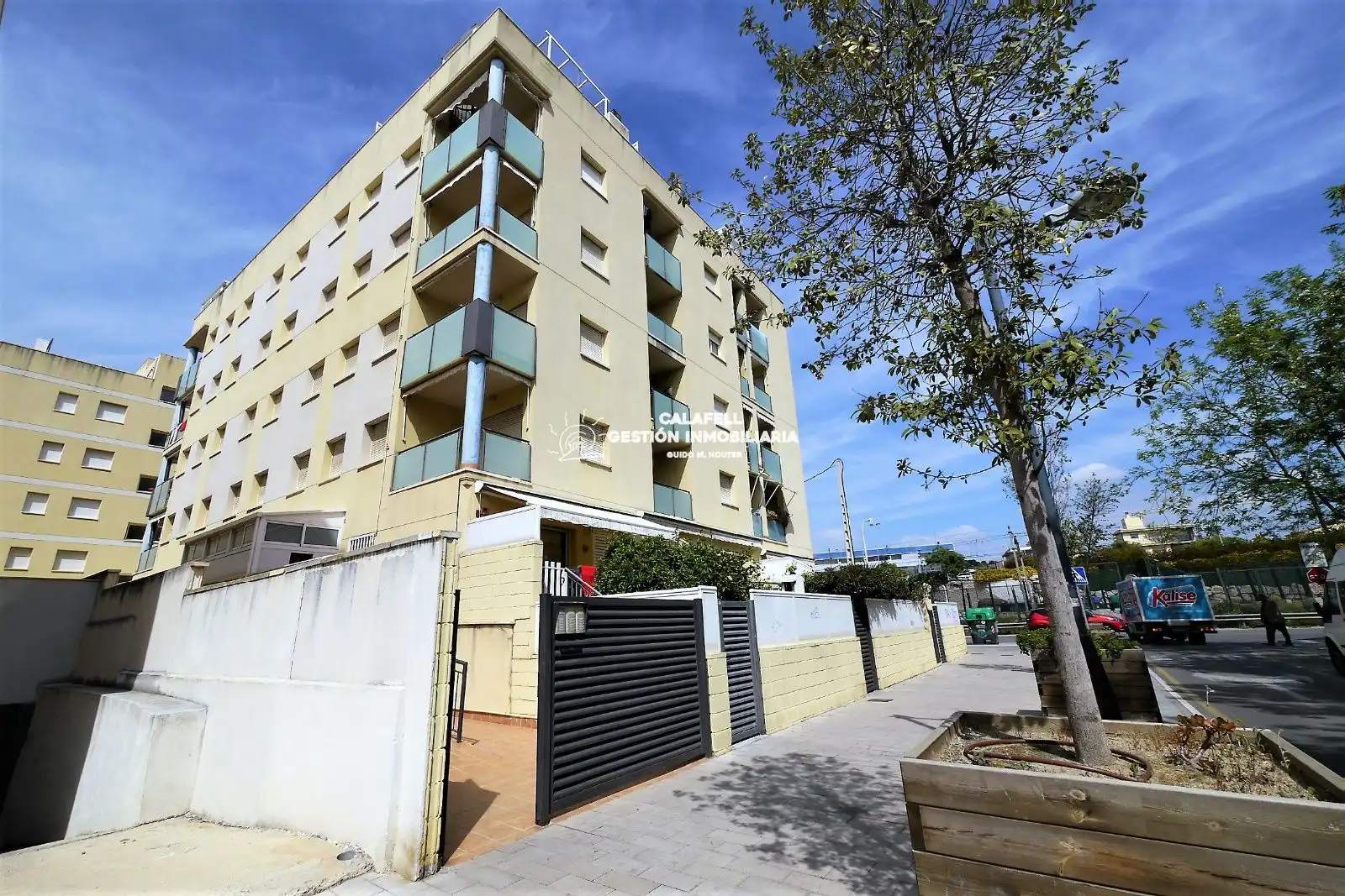 Flat with pool for sale in Rin 23