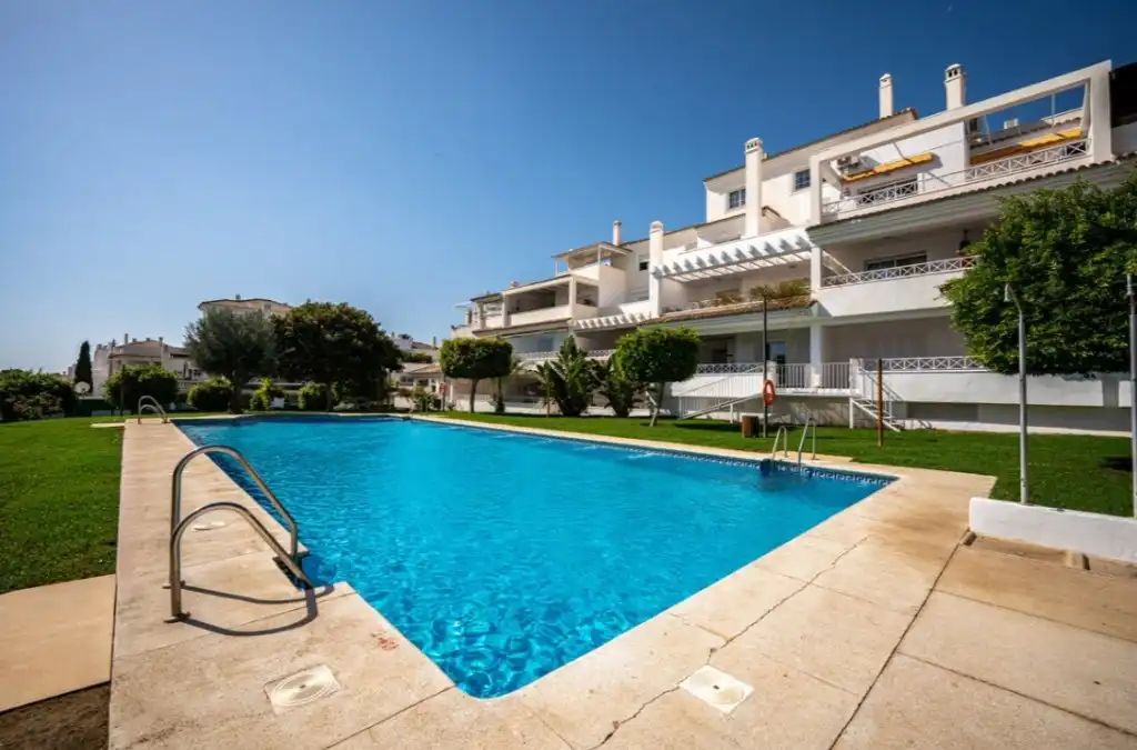 Wohnung mit Pool zum Verkauf in Río Real - Los Monteros