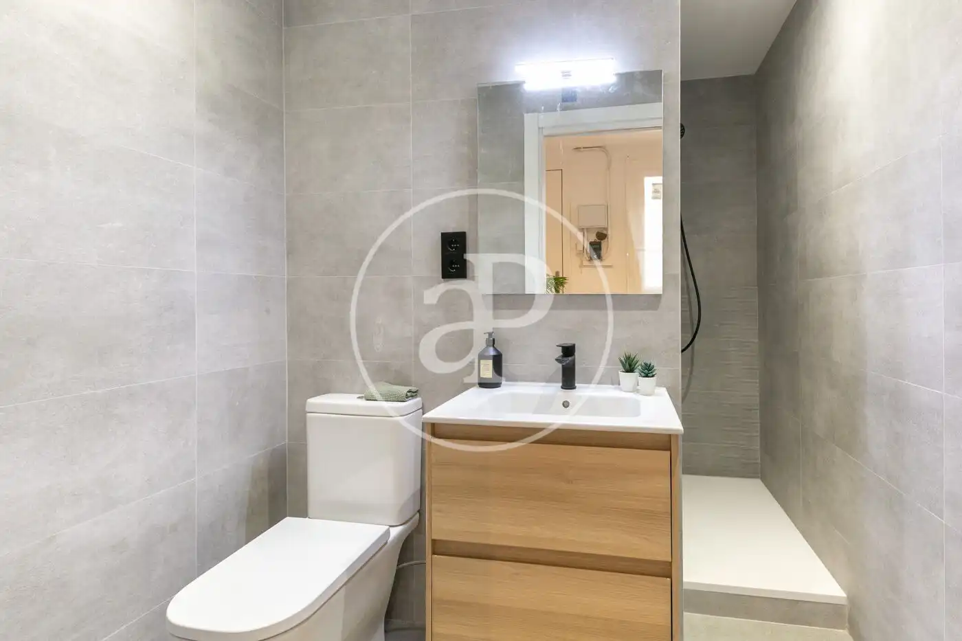 Baño de Piso en venta en Barcelona con Aire acondicionado, Calefacción y Balcón
