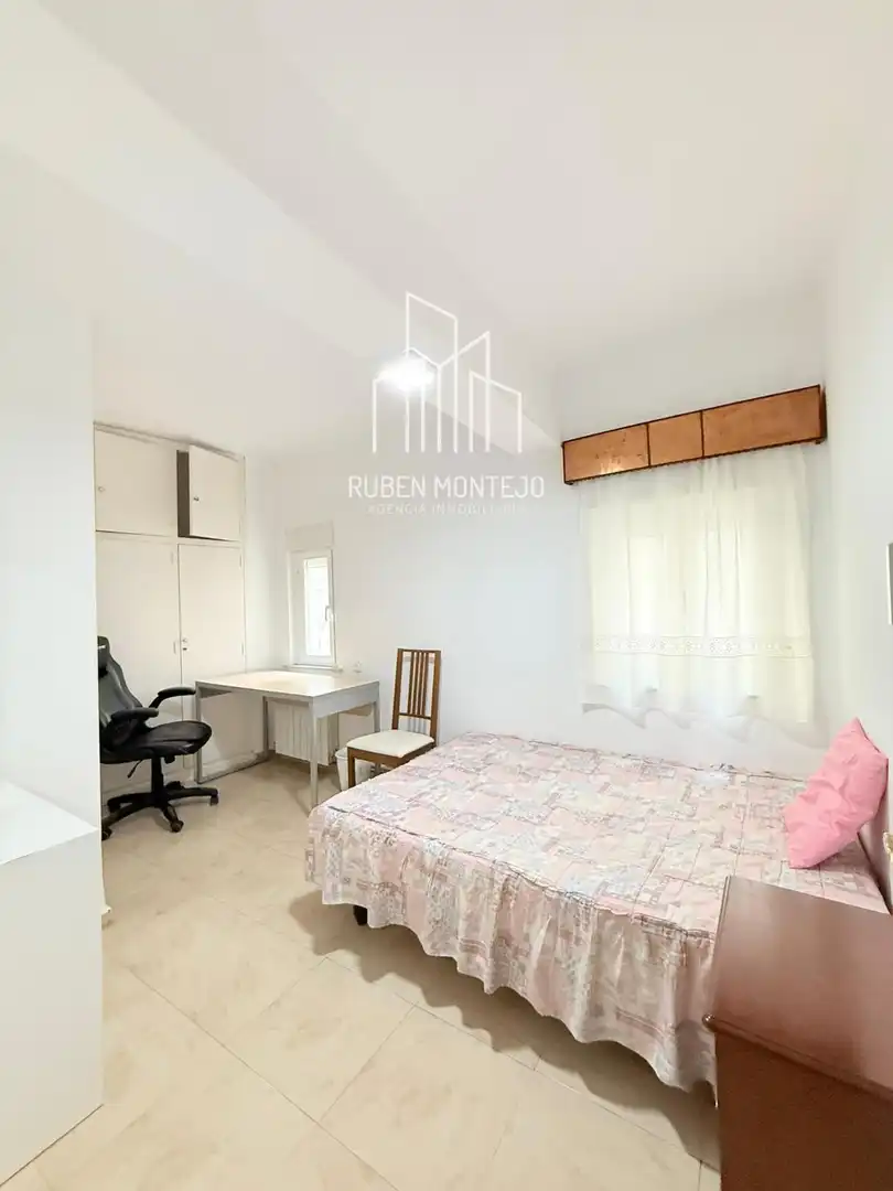 Bedroom of Flat for rent in Salamanca  with Heating, Terrace and Furnished