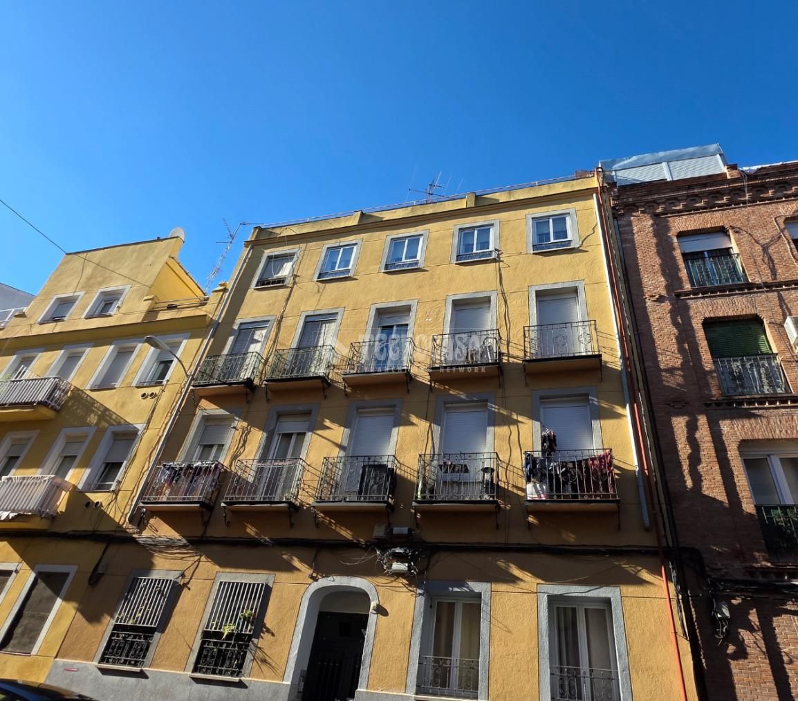Vista exterior de Piso en venta en  Madrid Capital con Calefacción