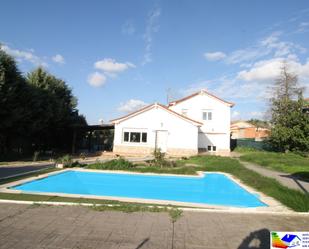 Swimming pool of House or chalet for sale in Valdetorres de Jarama  with Air Conditioner and Swimming Pool