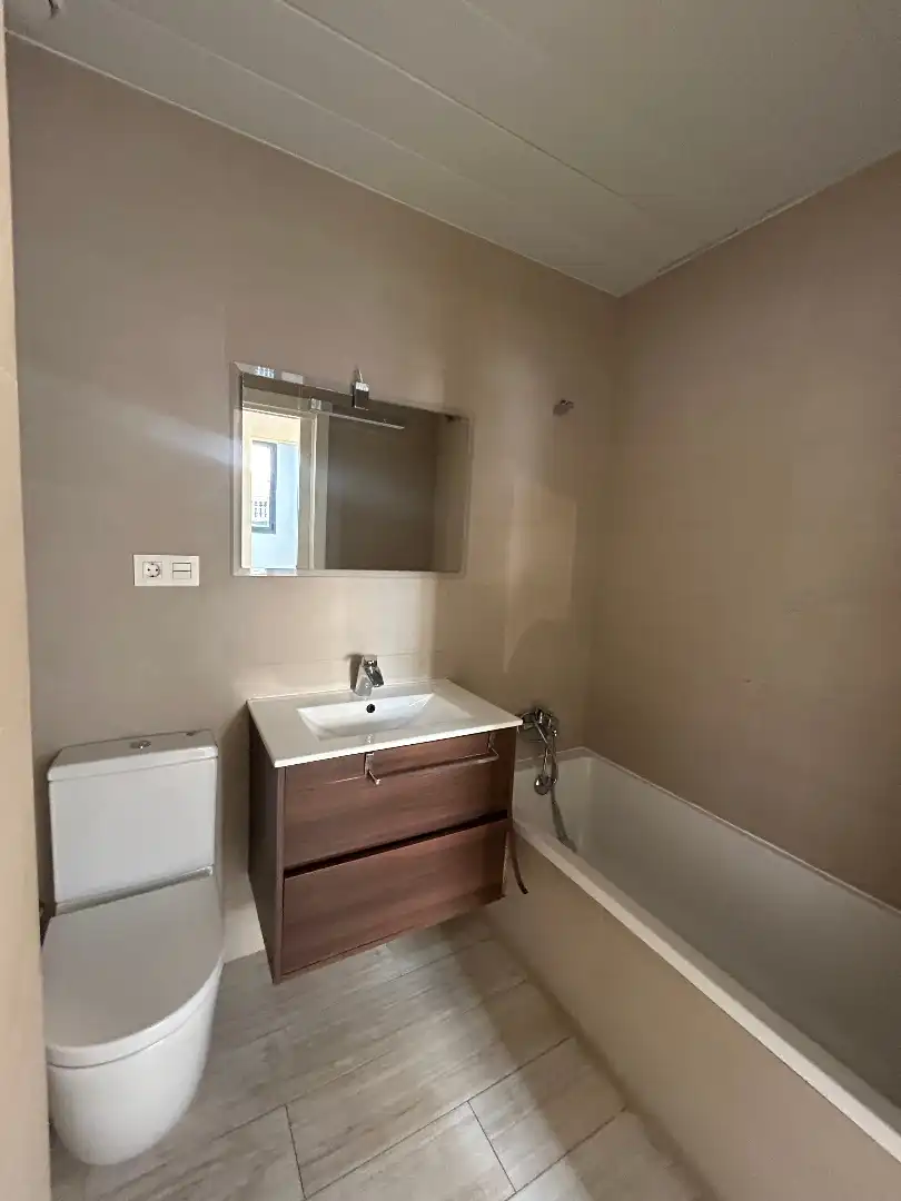 Baño de Planta baja en venta en Gavà con Aire acondicionado, Calefacción y Parquet