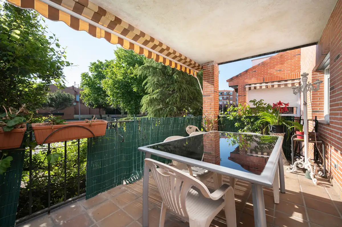 Terrasse von Einfamilien-Reihenhaus zum Verkauf in Colmenar Viejo mit Heizung, Parkett und Terrasse