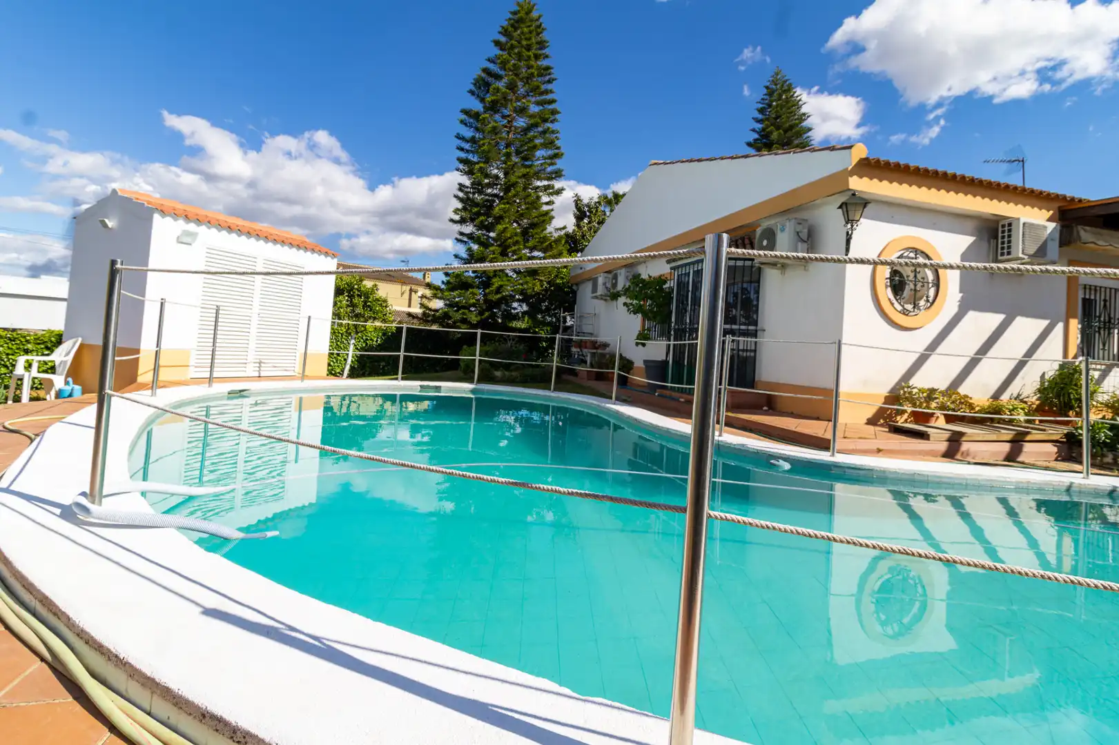 Piscina de Casa o chalet en venta en Bollullos de la Mitación con Aire acondicionado, Calefacción y Jardín privado