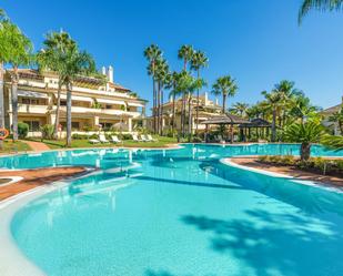 Vista exterior de Planta baixa en venda en Marbella amb Aire condicionat, Terrassa i Piscina