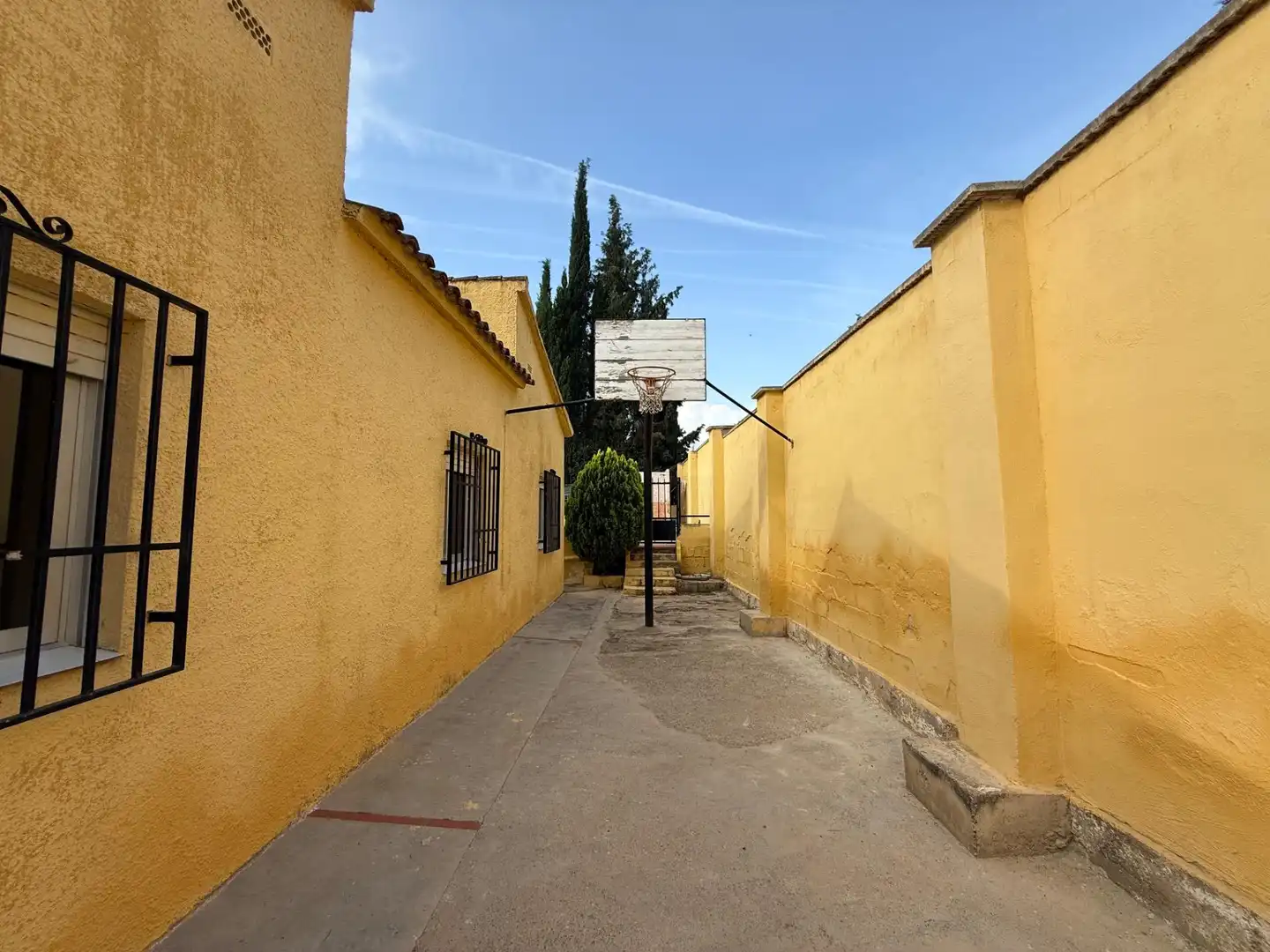 Vista exterior de Casa o xalet en venda en Pedralba amb Aire condicionat, Jardí privat i Traster