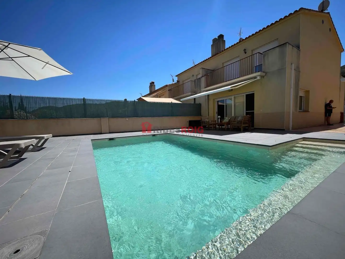 Piscina de Casa adosada en venda en Olivella amb Aire condicionat, Calefacció i Jardí privat