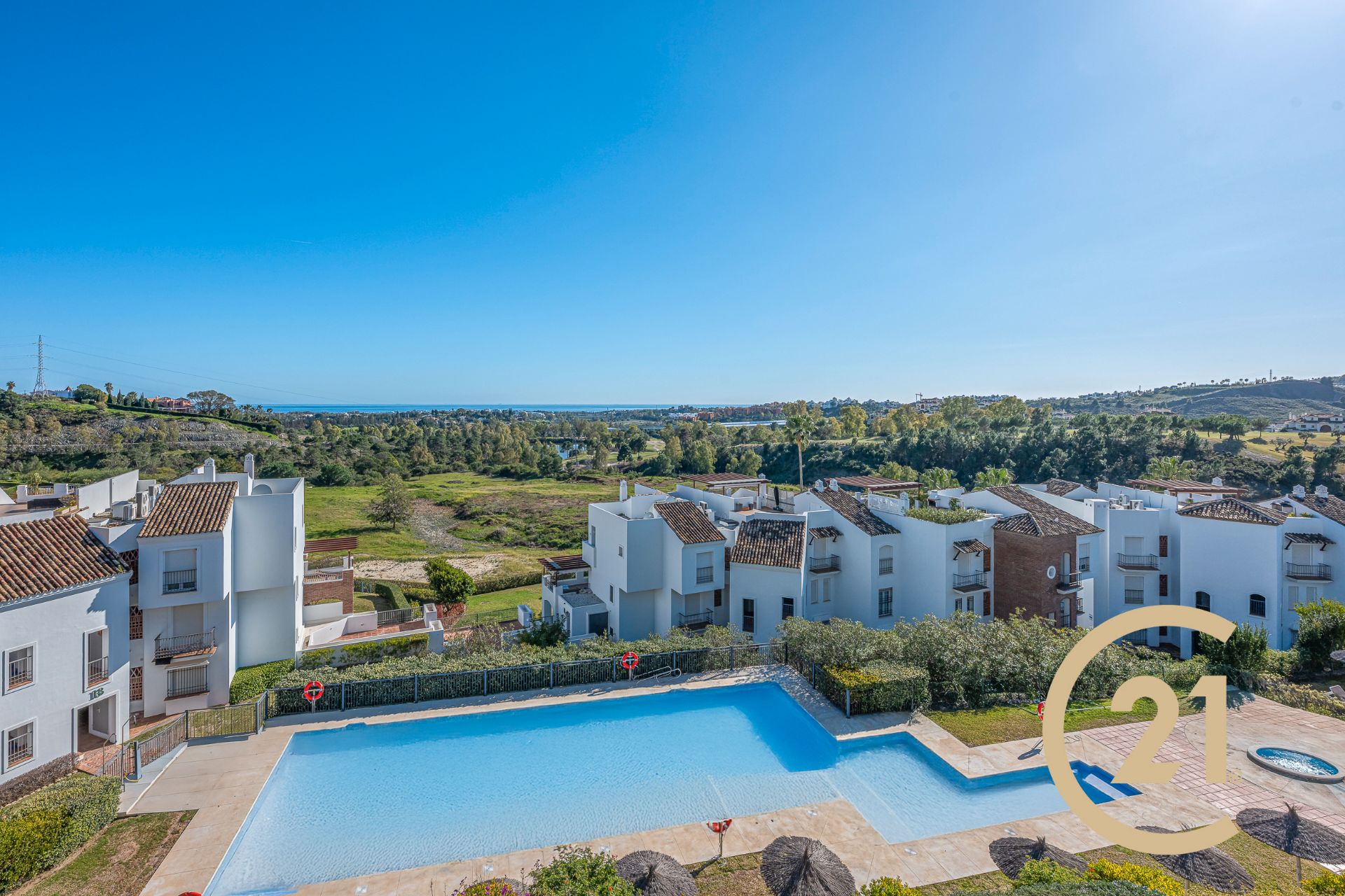 Schwimmbecken von Dachboden zum Verkauf in Benahavís mit Klimaanlage, Heizung und Terrasse