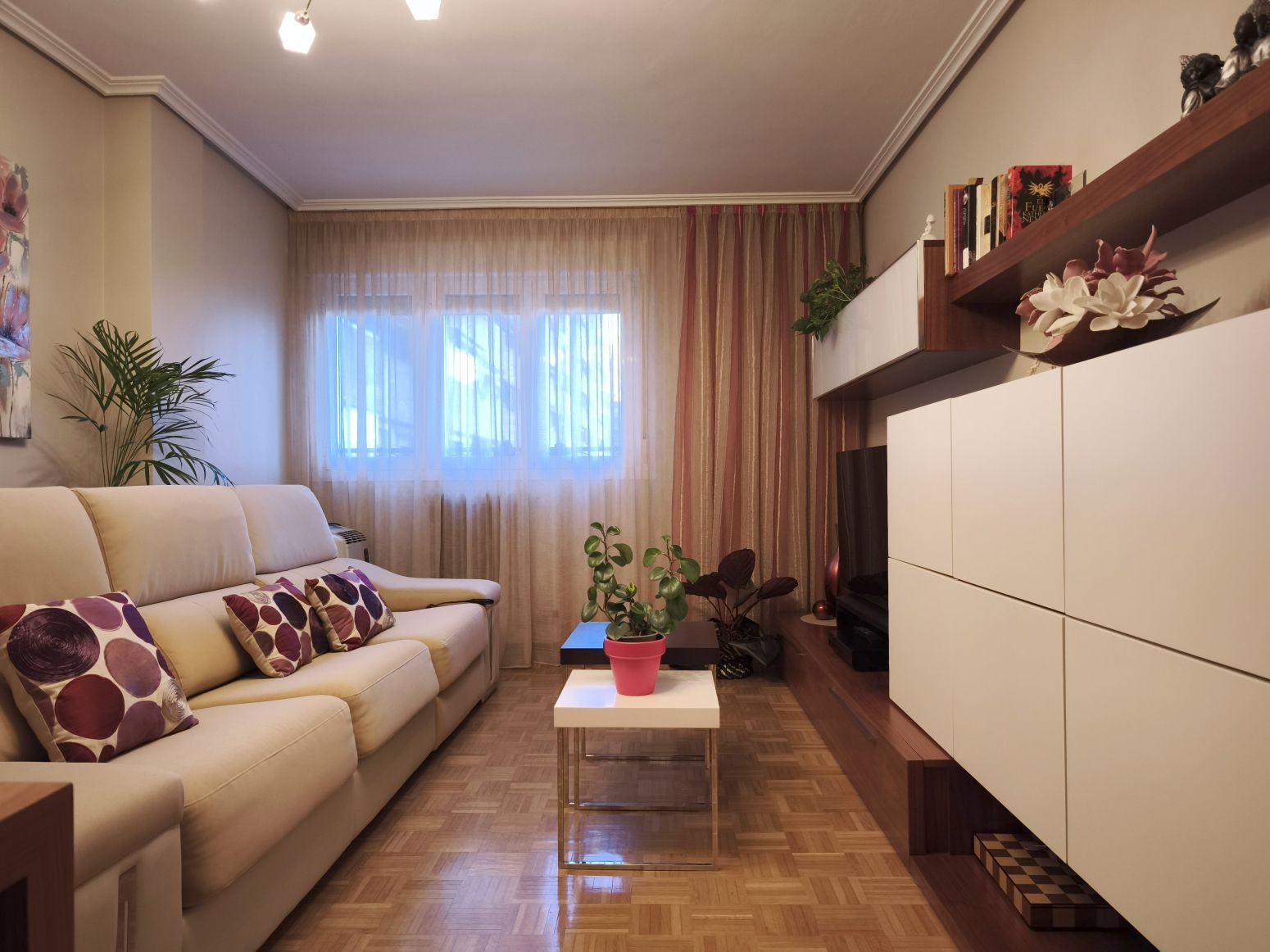 Living room of Flat for sale in  Logroño  with Heating, Parquet flooring and Storage room