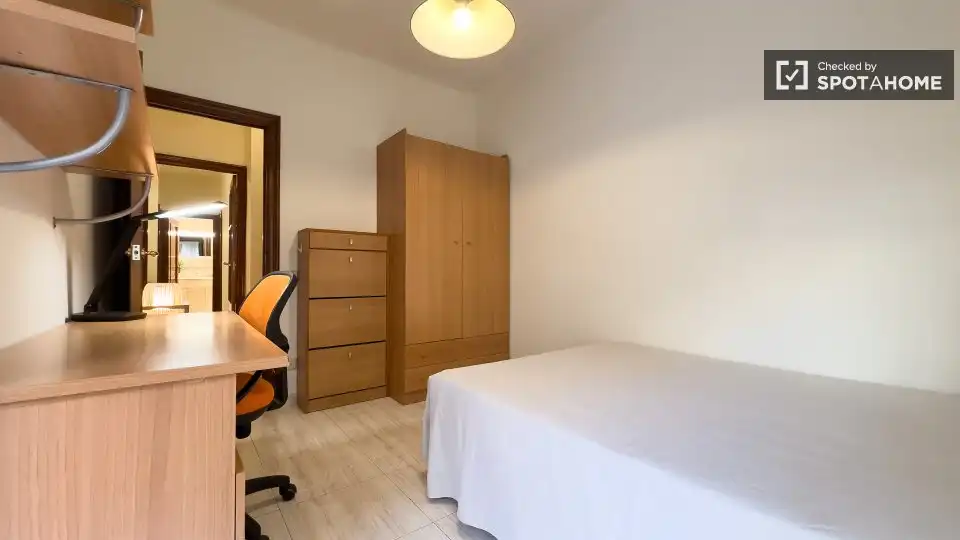 Habitació a Sants-Badal