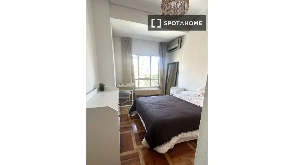 Bedroom of Flat for share in Madrid  with Air Conditioner, Heating and Terrace