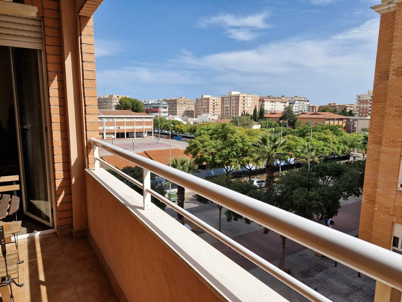 Vista exterior de Pis en venda en Castellón de la Plana / Castelló de la Plana amb Balcó