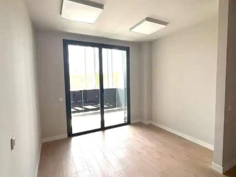 Loft zur Miete in La Moraleja mit Klimaanlage, Schwimmbad und Möbliert