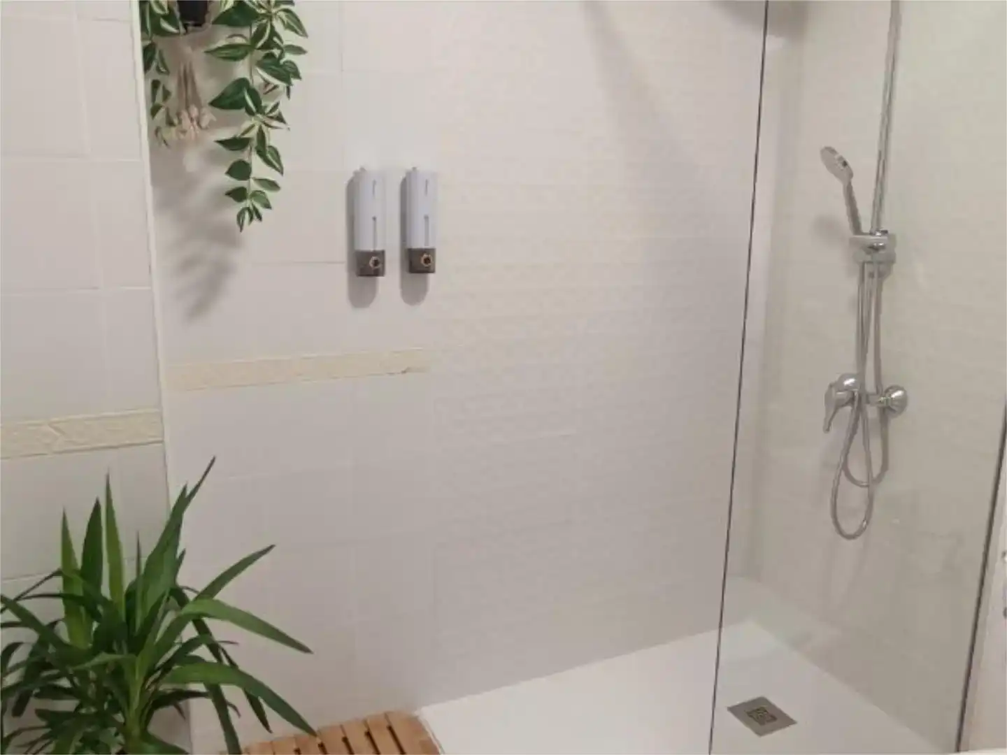 Bathroom of Flat for sale in El Bosque  with Air Conditioner and Balcony