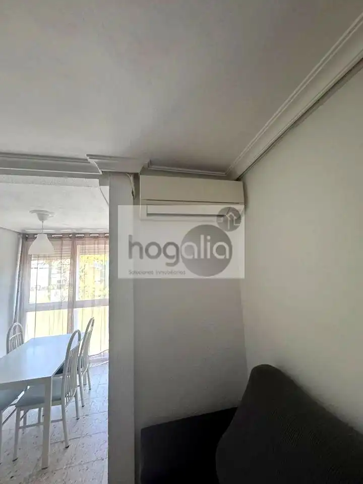 Bedroom of Flat for rent in Sevilla  with Air Conditioner, Terrace and Furnished