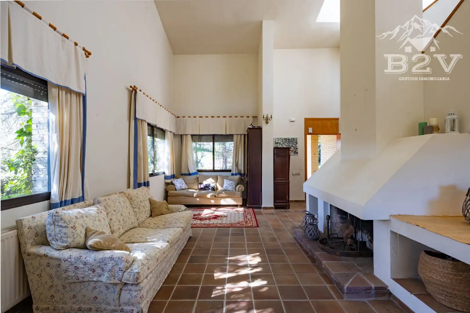 Sala d'estar de Casa o xalet en venda en Miraflores de la Sierra amb Calefacció, Jardí privat i Traster