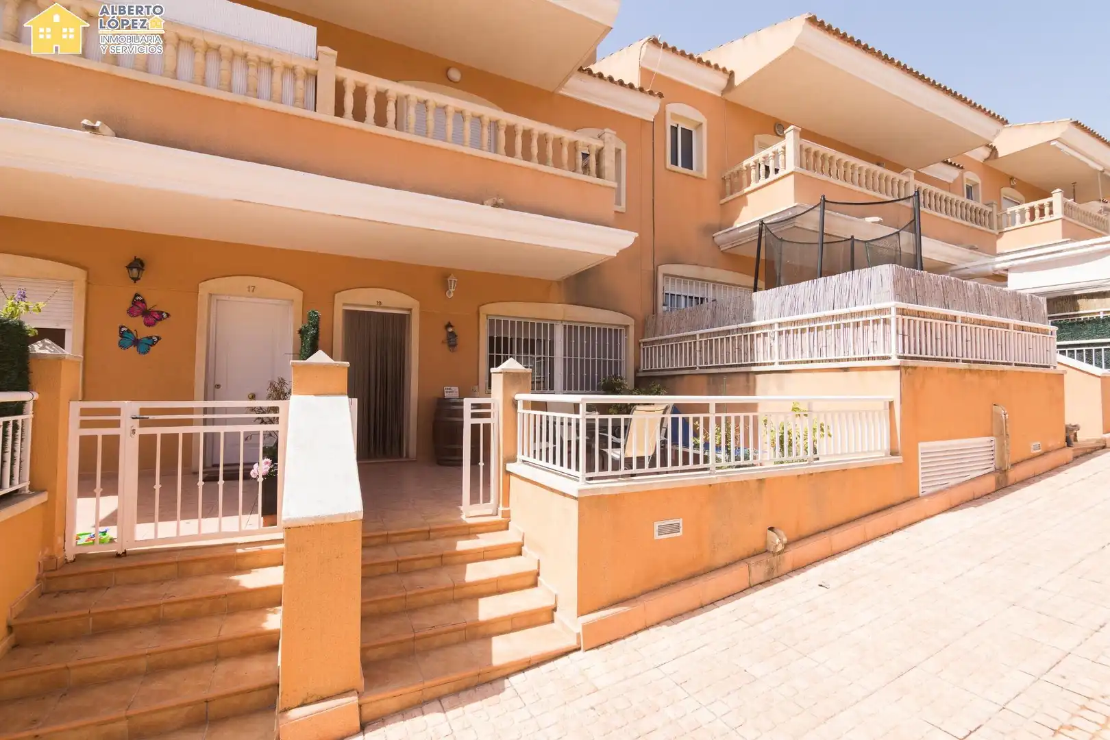 Vista exterior de Casa adosada en venda en Elche / Elx amb Aire condicionat, Calefacció i Balcó