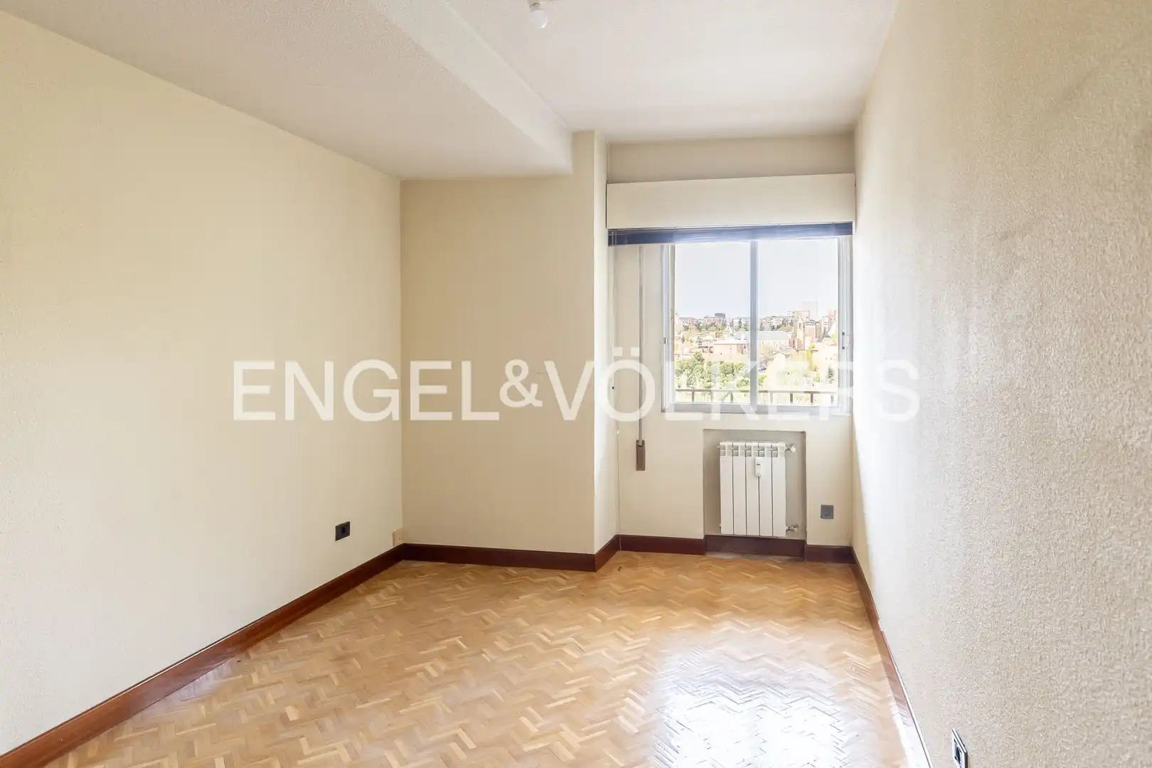 Habitación de Piso en venta en Madrid con Calefacción, Parquet y Terraza