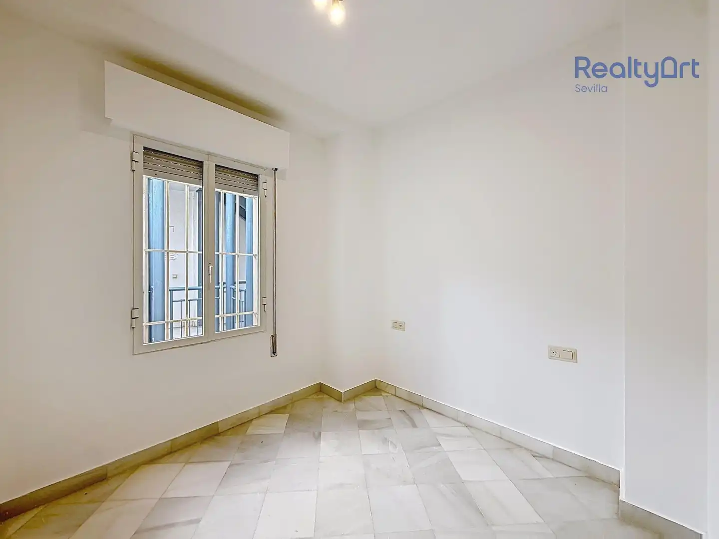 Habitación de Piso en venta en Sevilla con Aire acondicionado y Balcón