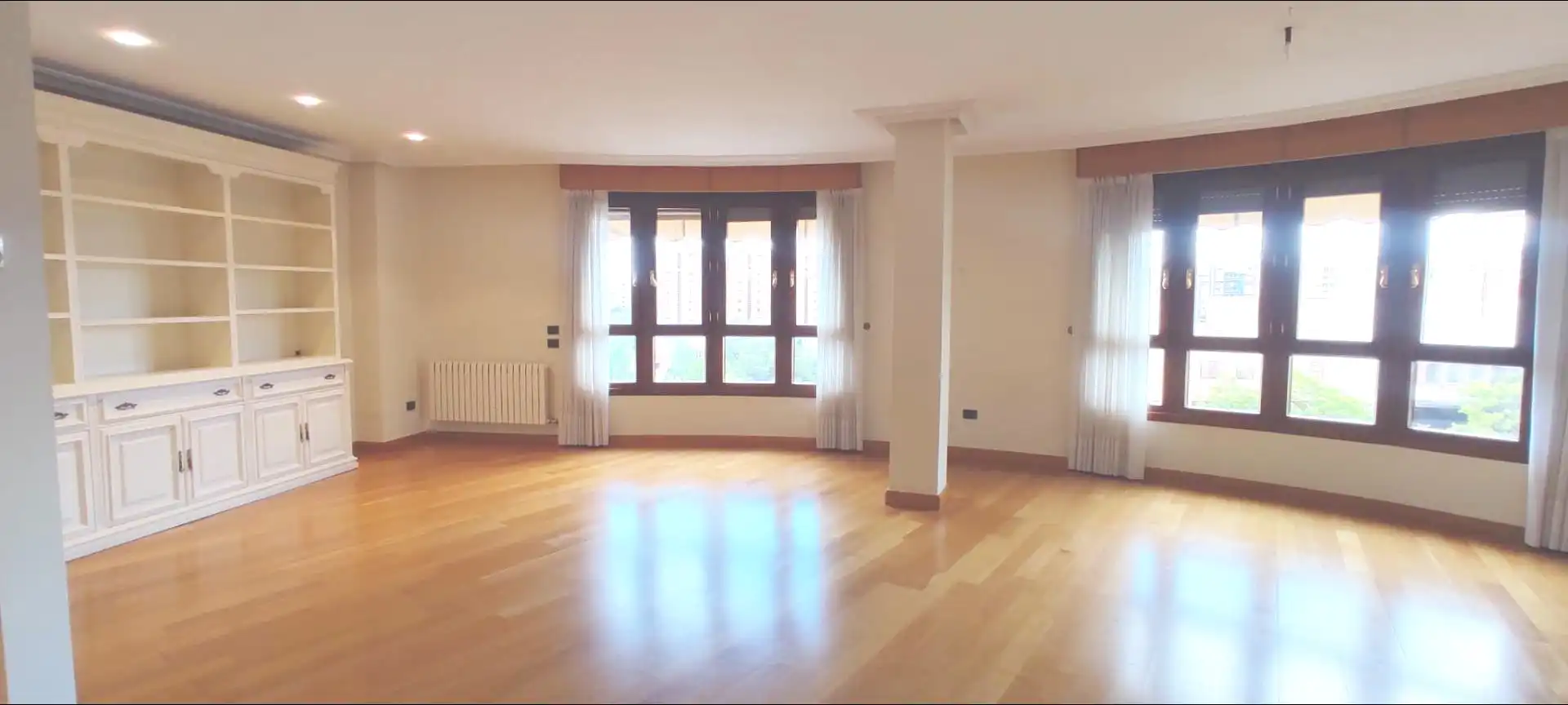 Sala de estar de Piso de alquiler en Zaragoza con Aire acondicionado, Calefacción y Parquet