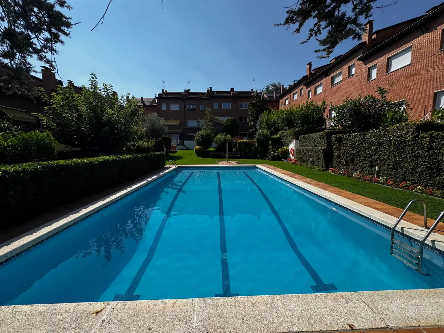 Piscina de Casa adosada en venta en Sant Cugat del Vallès con Aire acondicionado, Calefacción y Parquet