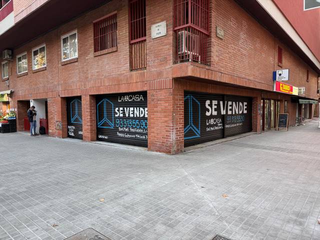 Local comercial en Venta en Rambla de Prim en La Verneda i la Pau