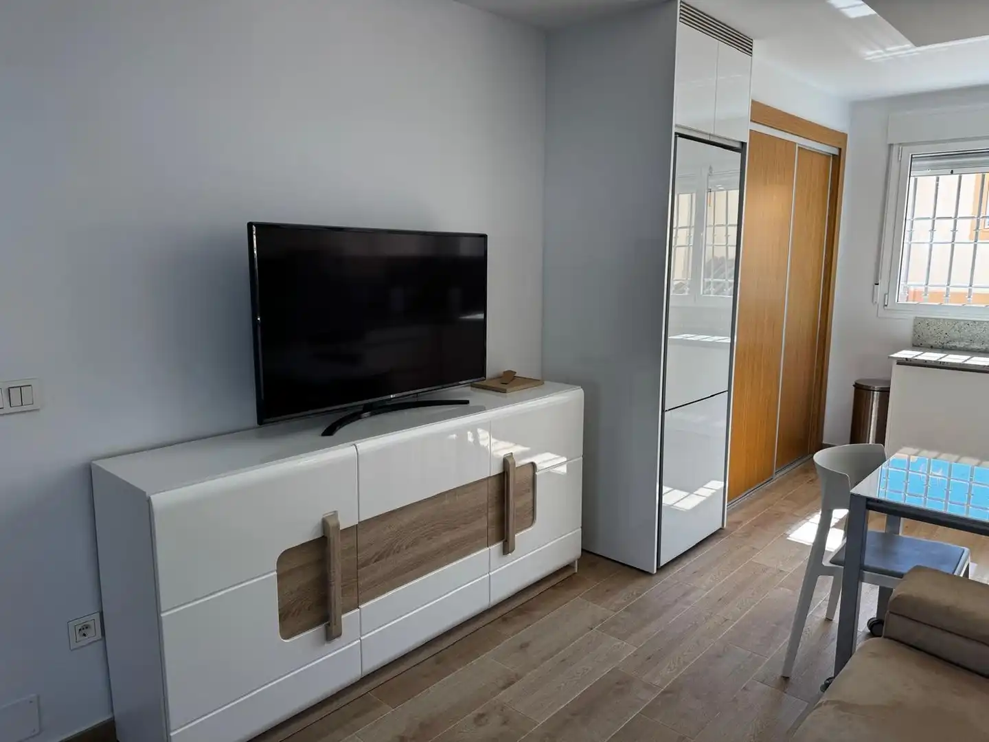 Sala de estar de Casa adosada en venta en Garrucha con Aire acondicionado, Terraza y Amueblado