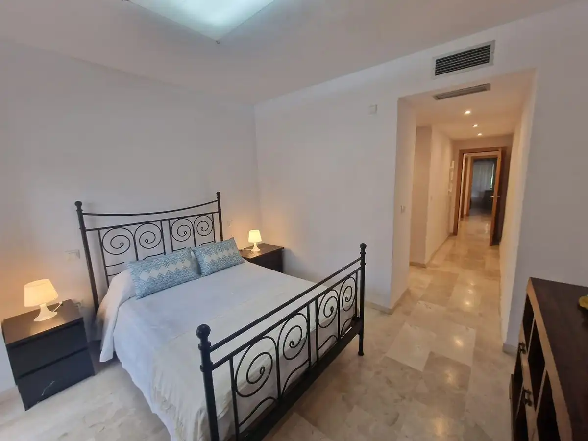Habitación de Planta baja de alquiler en Marbella con Terraza y Piscina comunitaria