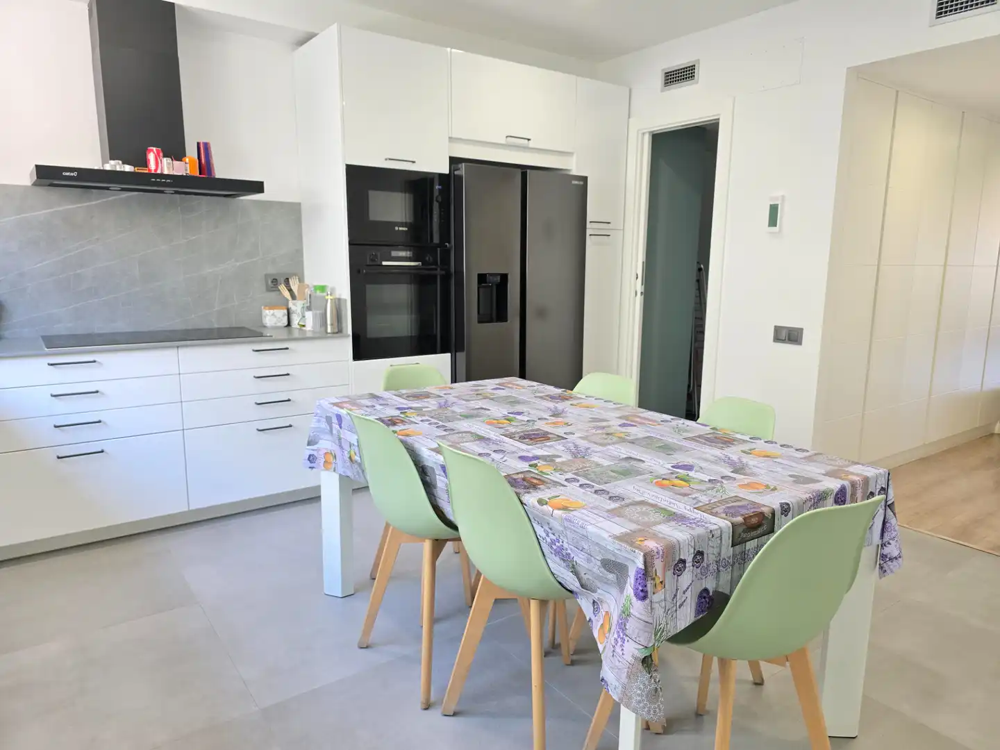 Küche von Einfamilien-Reihenhaus zum Verkauf in Sabadell mit Terrasse und Schwimmbad