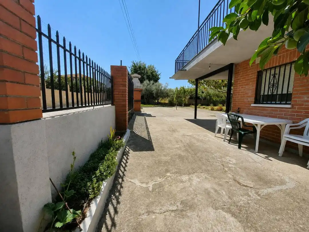 Terraza de Casa adosada en venta en Escalona con Aire acondicionado, Calefacción y Jardín privado