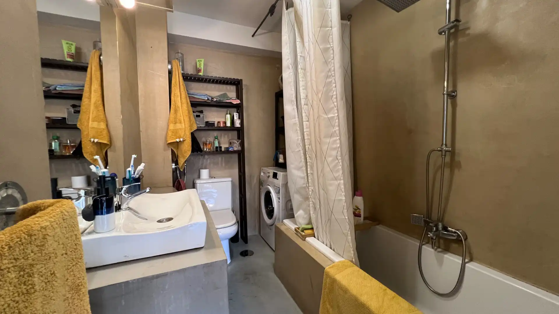 Badezimmer von Wohnung zum Verkauf in Málaga mit Klimaanlage, Terrasse und Möbliert