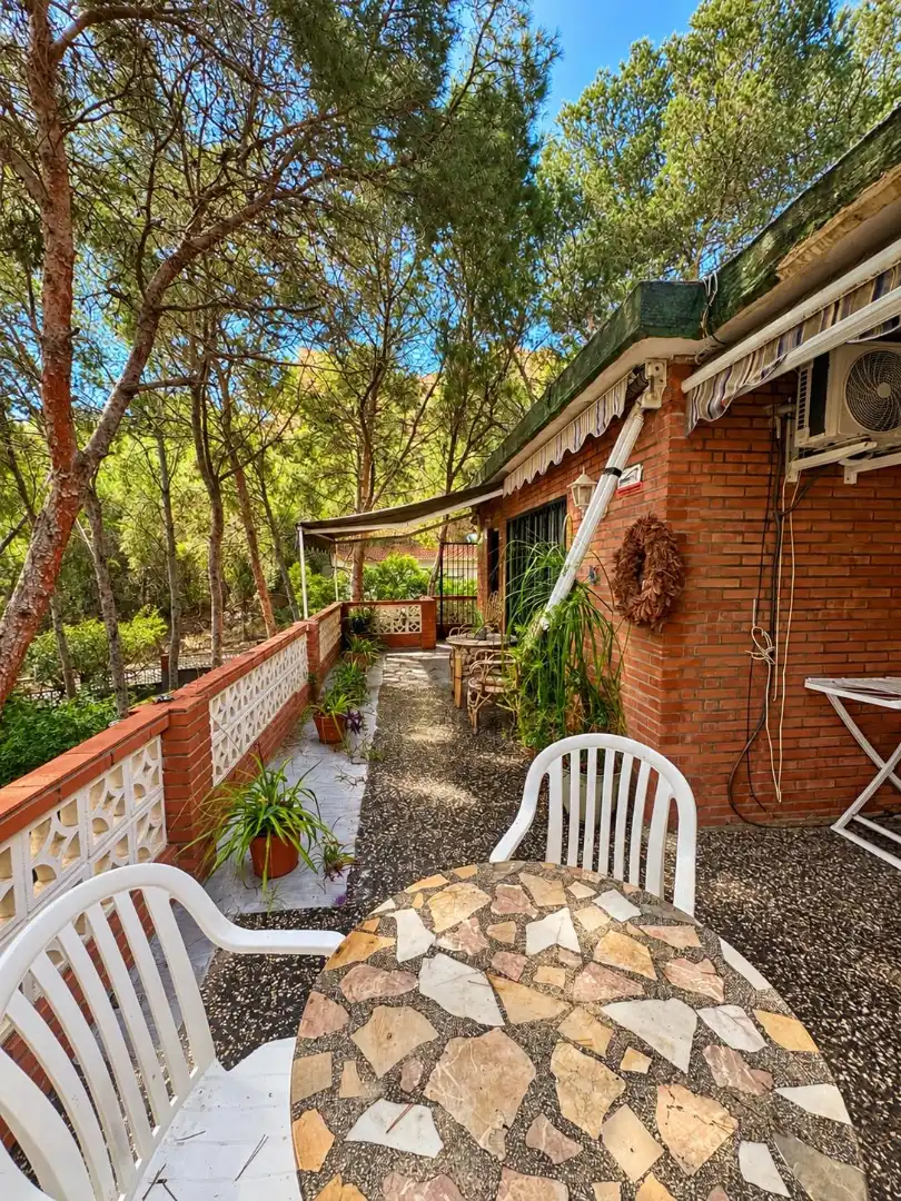 Villa avec terrasse à louer à Calle Girona 43