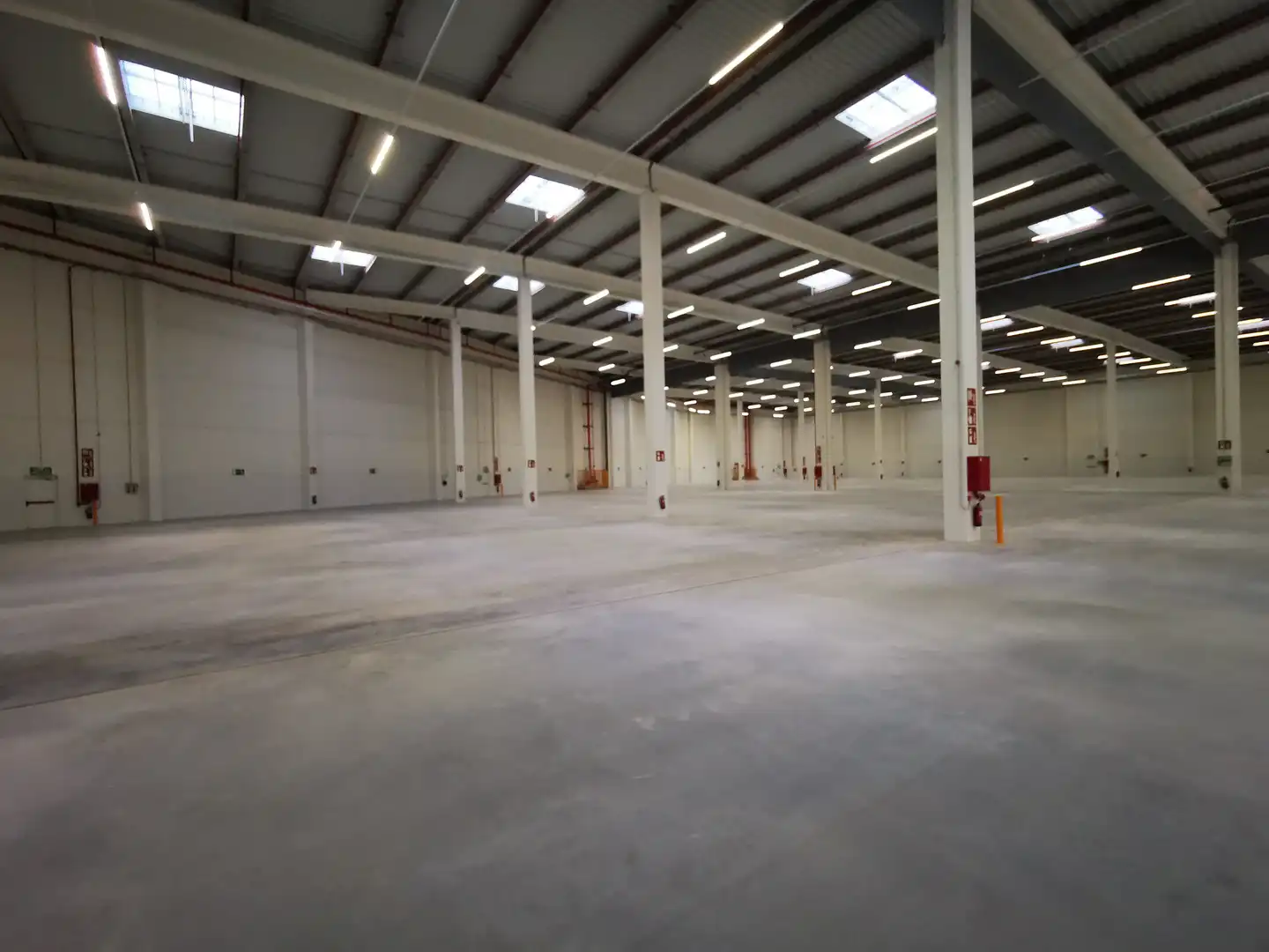 Industrial buildings for rent in Madrid  with Heating and Alarm