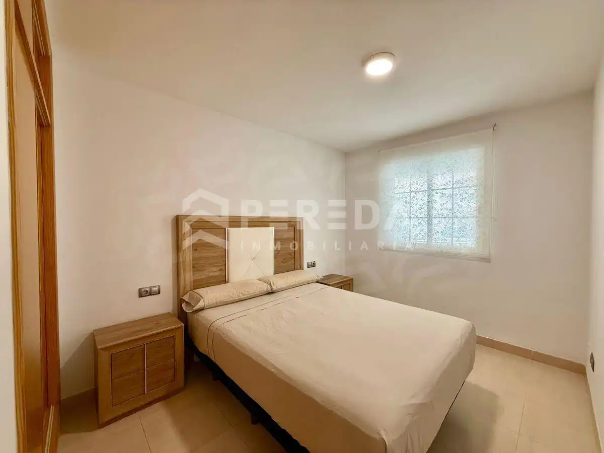 Schlafzimmer von Wohnungen zum Verkauf in Roquetas de Mar mit Terrasse, Möbliert und Gemeinschaftspool