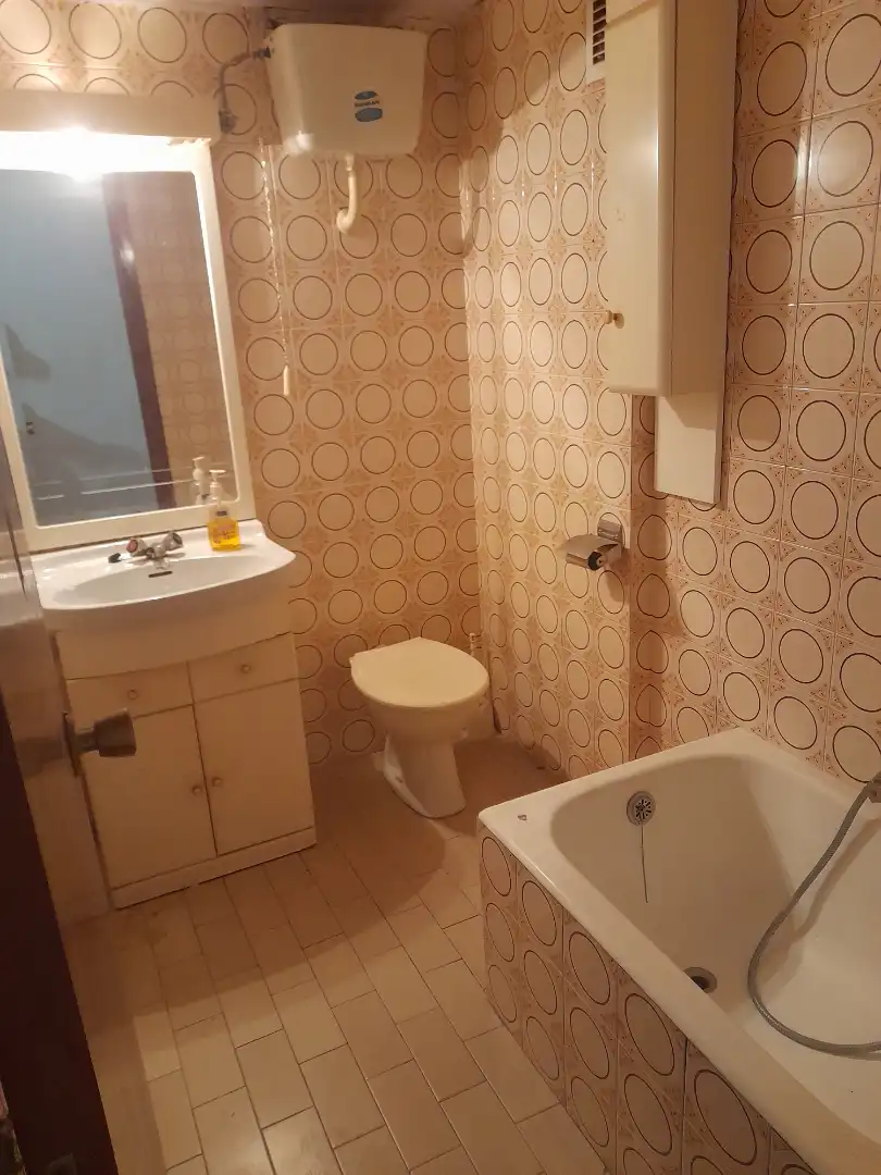Badezimmer von Wohnung zum Verkauf in Sopela mit Balkon