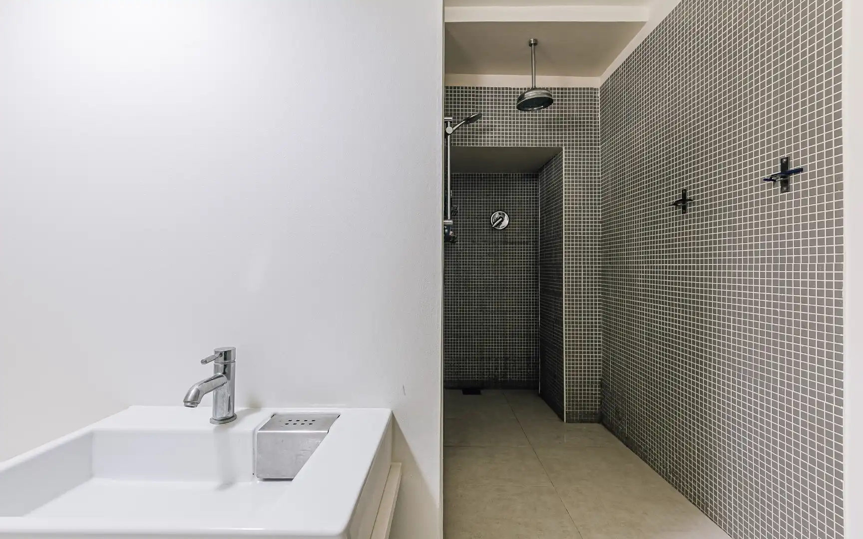 Badezimmer von Wohnung zum Verkauf in Barcelona mit Klimaanlage, Heizung und Möbliert
